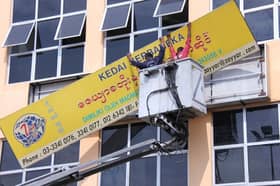 MPK Banteras Papan Iklan Premis Warga Asing Langgar Peraturan