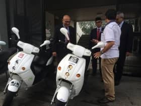 梳邦市会明年起  电动摩托车执法