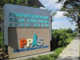 设600车位.2017年竣工        雪公共图书馆建多层停车场