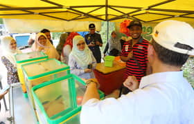 Hawkers prepared to cooperate as long as location is strategic