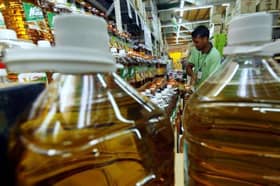 Harga runcit minyak masak sawit tulen kemasan botol kekal