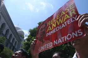 声援安华 坚持斗争