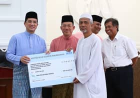 Kerajaan Negeri sumbang RM550,000 kepada surau dan masjid di Ukay Perdana