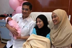 Azmin muat naik gambar cucu