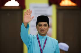 Mohamed Azmin serah borang pencalonan Timbalan Presiden KEADILAN