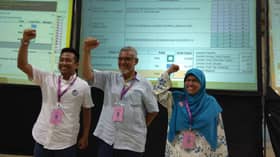 PAKATAN bolot kerusi di Shah Alam