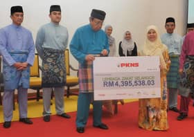 Sultan Selangor berkenan terima zakat perniagaan empat syarikat