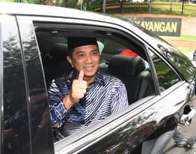 Mohamed Azmin sah lepas jawatan Dato' Menteri Besar