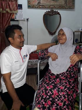 Biru muda pilihan hati Saupiah