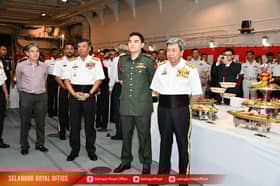 Sultan lawat Kapal Perang Jepun, JS Osumi