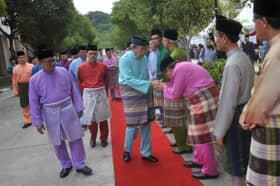 Sultan Selangor serah sumbangan Aidilfitri RM116,500 pada pelajar asnaf KUIS