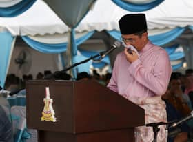 Air mata Mohamed Azmin junjung kasih dukungan Sultan, rakyat Selangor