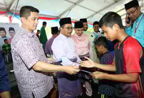 Menang Presiden Umno, ini pesan Azmin buat Zahid