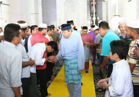 Sultan Selangor tunai solat Jumaat di Masjid Negeri