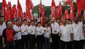 Azmin: Hasrat MCA bela rakyat sudah terlambat