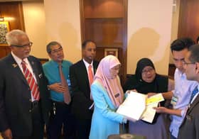 PERKESO serah bayaran Faedah Pengurusan Jenazah waris Allahyarhamah Siti Nur Ies’Mawida Ismail