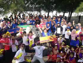 LPPSA laksana CSR bersih Pantai Cunang