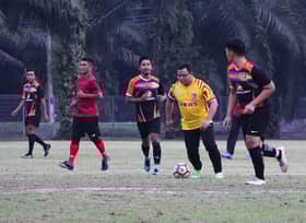 MB main bola sepak, santuni anak muda