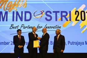 UNISEL terima sijil sistem pengurusan kualiti ISO & EOMS