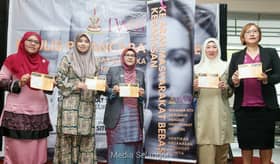 Maklumat lengkap lapor keganasan ada di 'Sticker'