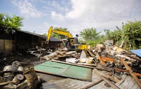 MPSJ roboh kilang besi buruk ceroboh tanah kerajaan