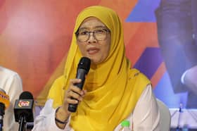 The Red Ants sasar kelompok lima terbaik