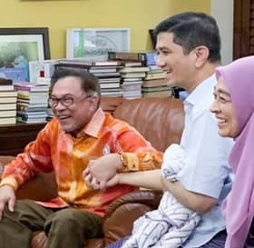 Azmin doa hubungan dengan Anwar berkekalan sepanjang zaman