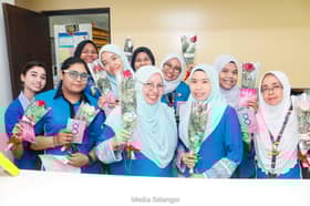 Rodziah edar 1,500 mawar sempena Hari Wanita Sedunia