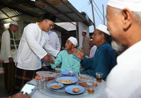 Netizen seronok MB sarapan dengan rakyat