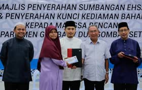 Mangsa ribut senyum, syukur terima rumah baharu