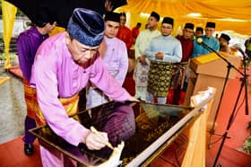 Sultan Selangor berkenan rasmi masjid, serah sumbangan Aidilfitri