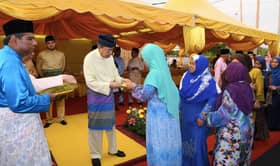 Sultan Selangor serah sumbangan Aidilfitri RM234,000