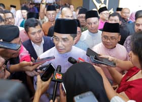 Jangan terjebak politik jijik - Azmin