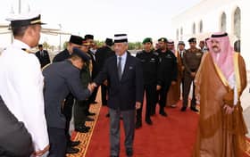 Permaidani merah sambut Agong di Jeddah