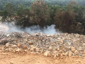 “首都集会留20吨垃圾”论    国会引发火药味！