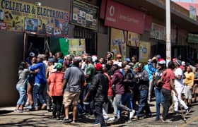 Rusuhan di Afrika Selatan, penunjuk perasaan bakar kedai milik warga asing