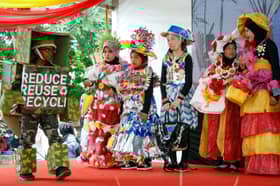Pertunjukan fesyen di kempen bebas plastik Pantai Bagan Lalang