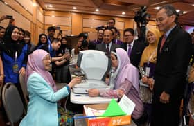 Pesakit terima bantuan JKM tidak perlu bayar pembedahan katarak