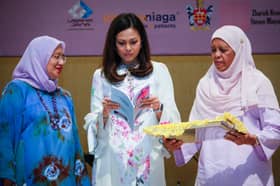 Tengku Permaisuri Selangor berkenan lancar buku kanser