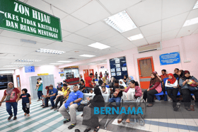 அரசு மருத்துவமனைகளில் சிகிச்சைக்காக அதிக நேரம் காத்திருக்கும் அவல நிலைக்கு காரணம் என்ன?