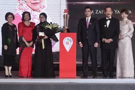 Dr Zaiton terima Anugerah Tun Dr Siti Hasmah