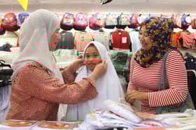 100 murid DUN Sementa terima sumbangan Kembali Ke Sekolah