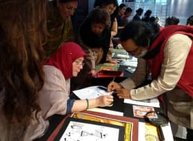 Tunku Azizah terima Anugerah Ikon Kraf 2019 di India