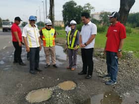 Jalan rosak selepas hujan lebat