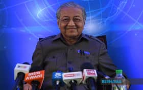 Tun M ucap tahniah, selamat maju jaya kepada Anwar