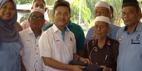 Pesara polis terharu terima bantuan ADN Tanjung Sepat