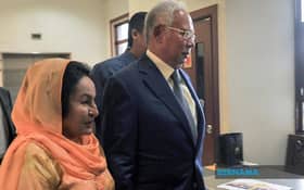 Najib sekeluarga selesai pemeriksaan fizikal barang rampasan