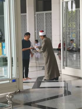 Amal jarak sosial selamat ketika dengar kuliah, ceramah