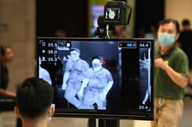 Tiga jam terkandas di lapangan terbang kerana dasar sifar Covid China