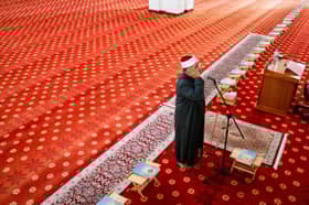 Congregational tarawih prayers depends on MCO, says minister